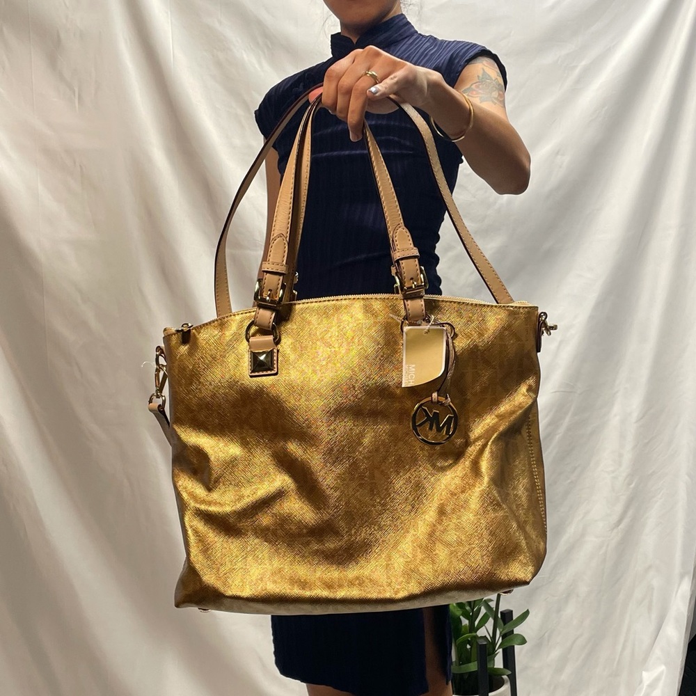 Michael Kors Travel Bag, GOLD Monogram